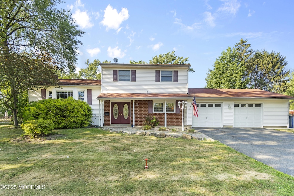 168 Throckmorton Ln, Old Bridge, NJ 08857 - photo 1