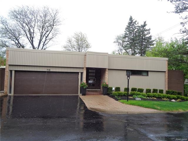 END UNIT IN PRIVATE STREET