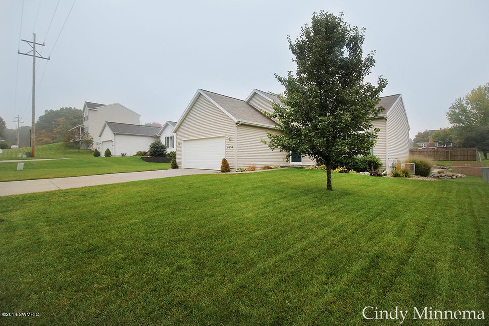 1652 Northbend Dr NE, Grand Rapids, MI 49505 - photo 1