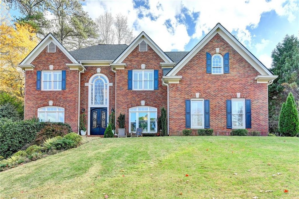 View of front of house featuring a front yard and 