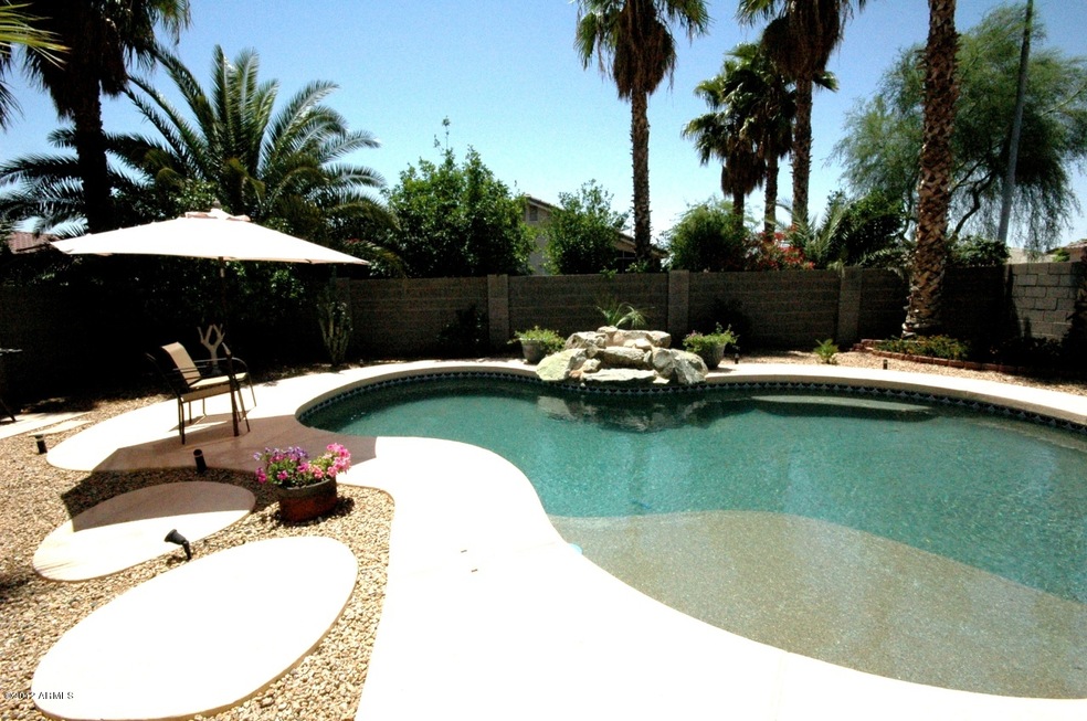 Pebble tec Play Pool W/ WATERFALL