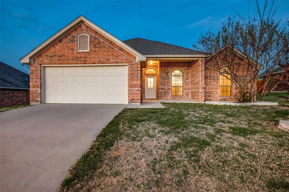 330 Carlisle Dr, Weatherford, TX 76085 - photo 1