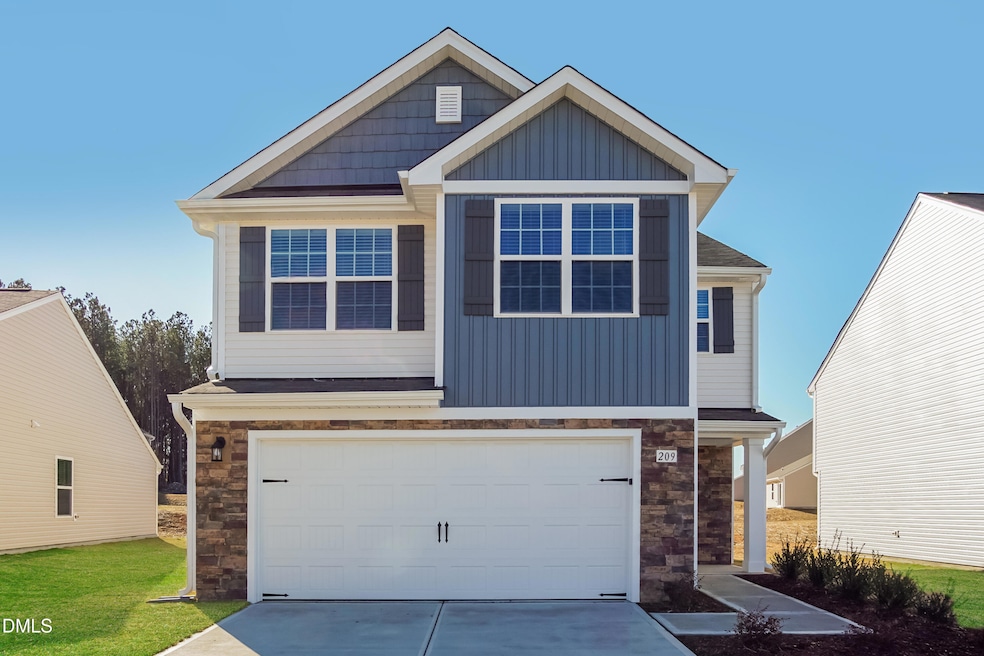 017-photo-front-view-12362442