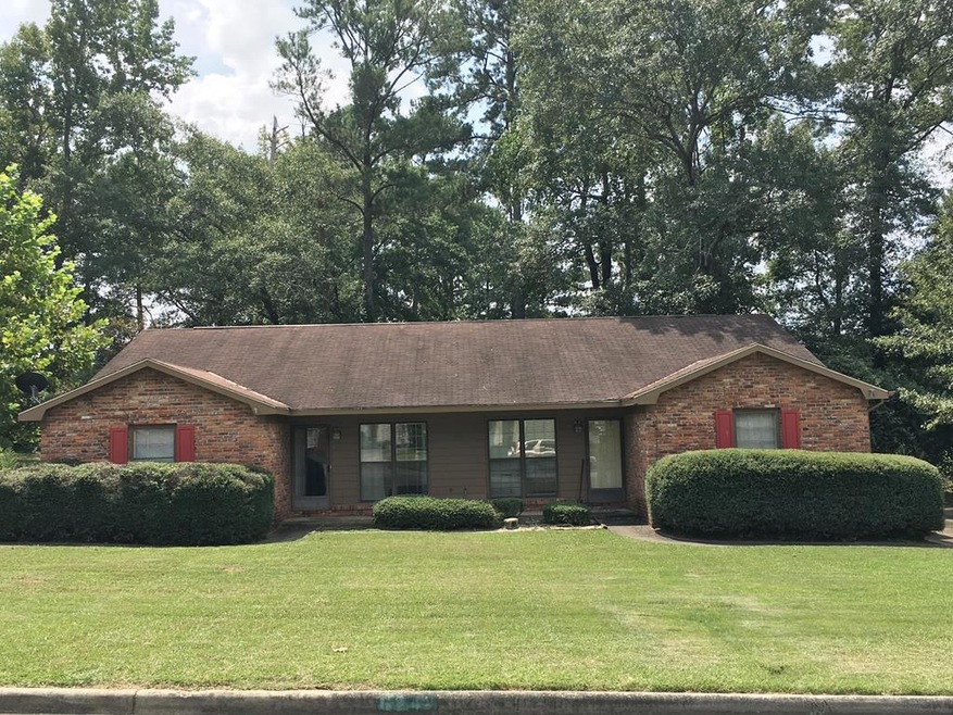 6242 Olde Towne Dr, Columbus, GA 31907 - photo 1