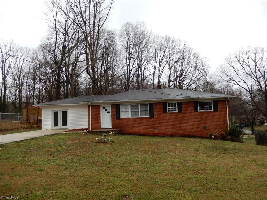 824 Woodcrest Dr, Asheboro, NC 27205 - photo 1