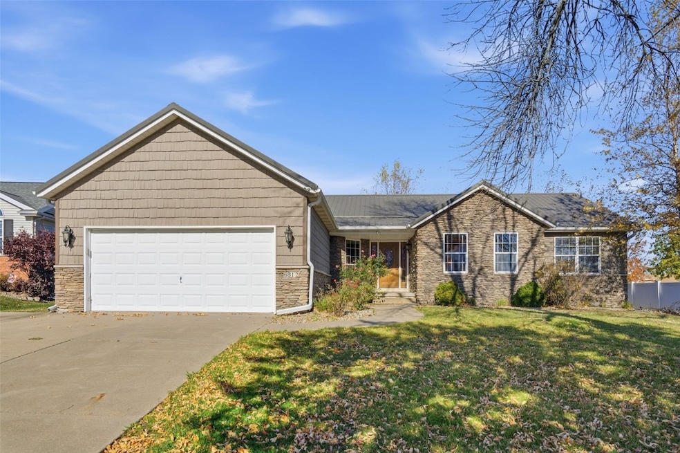 6812 Underwood Ave SW, Cedar Rapids, IA 52404 - photo 1