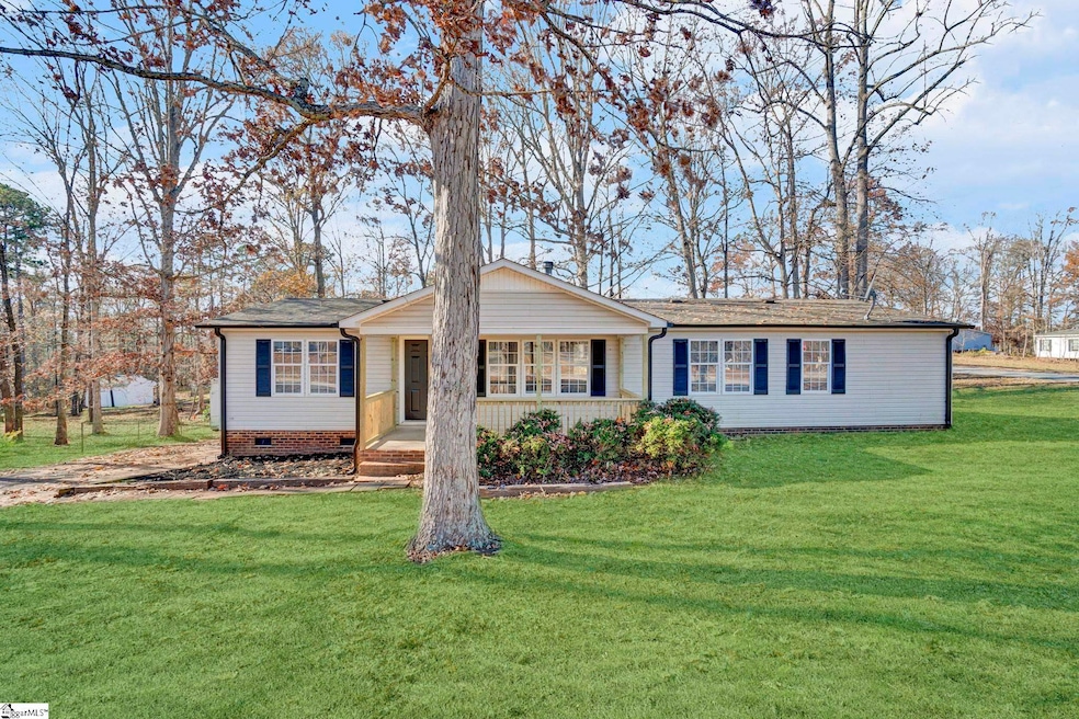 300 Crooked Creek Dr, Campobello, SC 29322 - photo 1