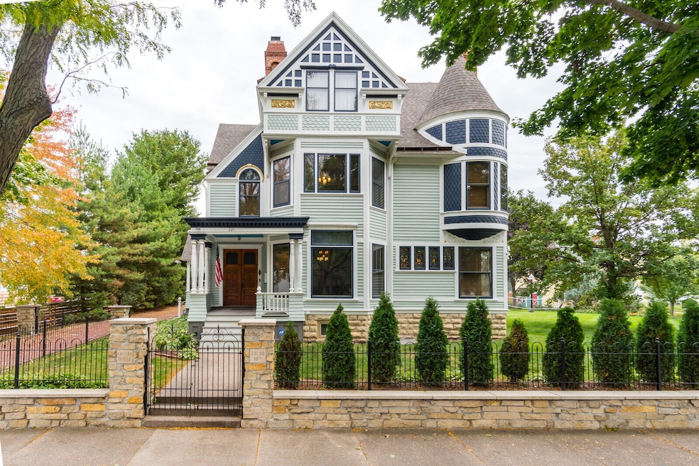 03_221_10thStS_Exterior3_mls