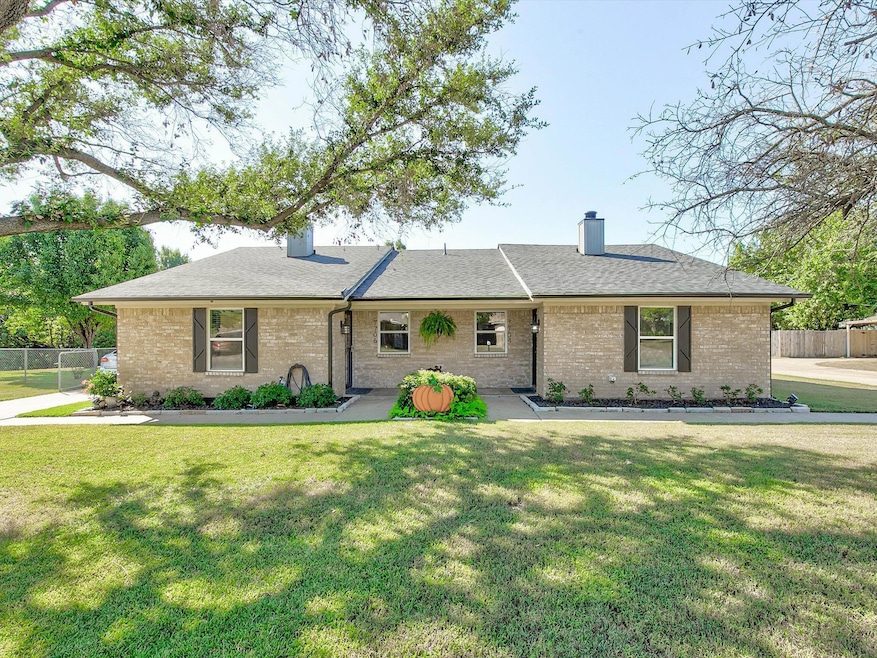 7704 Jamie Renee Ln, North Richland Hills, TX 76182 - photo 1