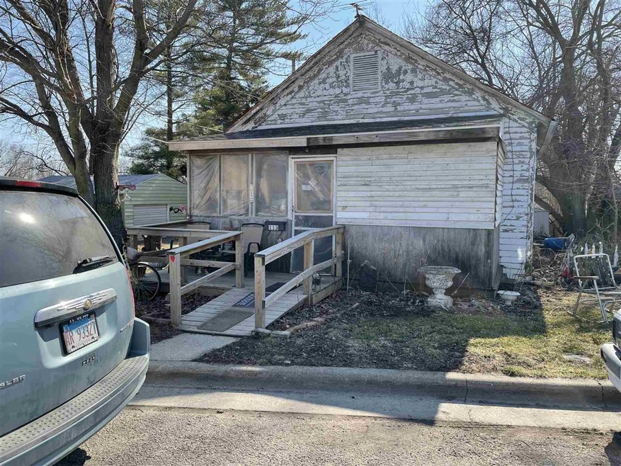 113 Willard Ave, Lincoln, IL 62656 - photo 1