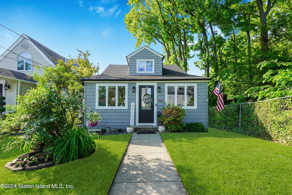 379 Shirley Ave, Staten Island, NY 10312 - photo 1