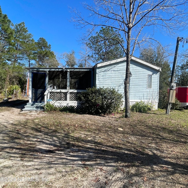 208 Guy Ave, Interlachen, FL