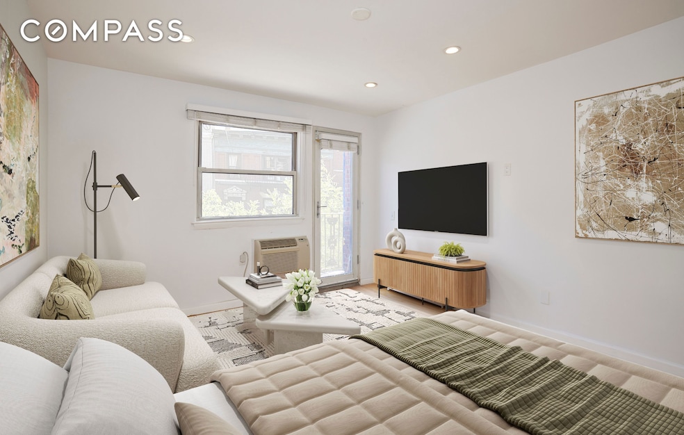 211 Thompson St unit 5L, New York, NY 10012 - photo 1