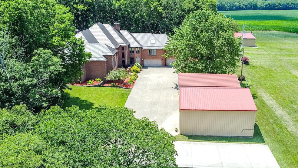 18825 Island Rd, Circleville, OH 43113 - photo 1