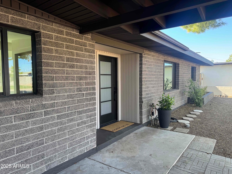 3749 E Laurel Ln, Phoenix, AZ 85028 - photo 1