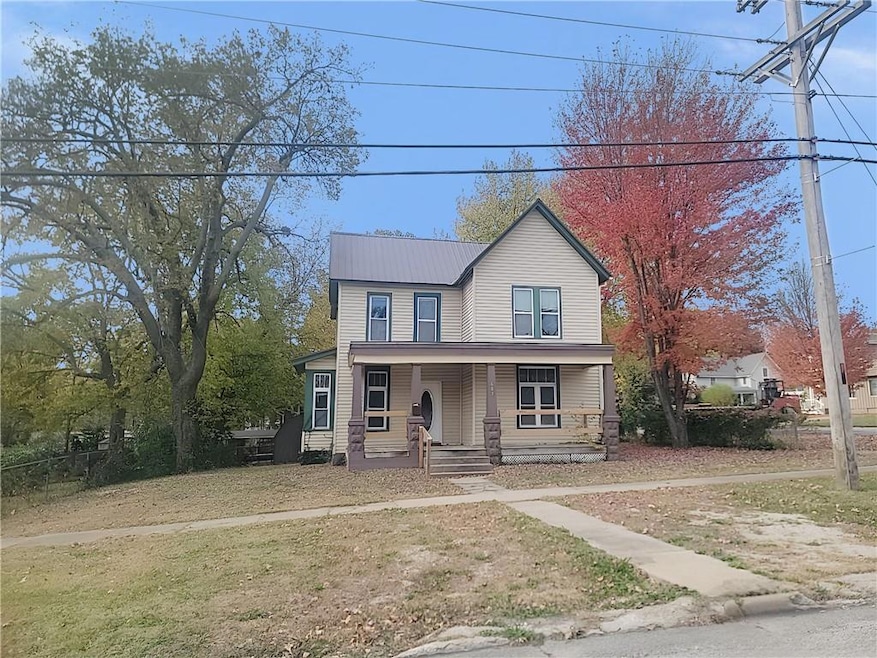 603 S Walnut St, Garnett, KS 66032 - photo 1