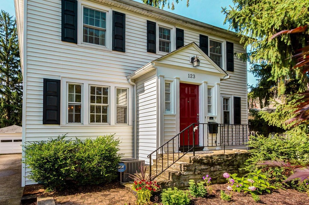 Welcome home to 123 W. Como Ave!