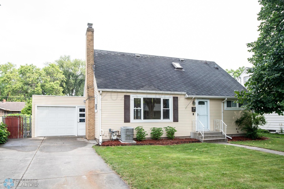 413 20th Ave N, Fargo, ND 58102 - photo 1