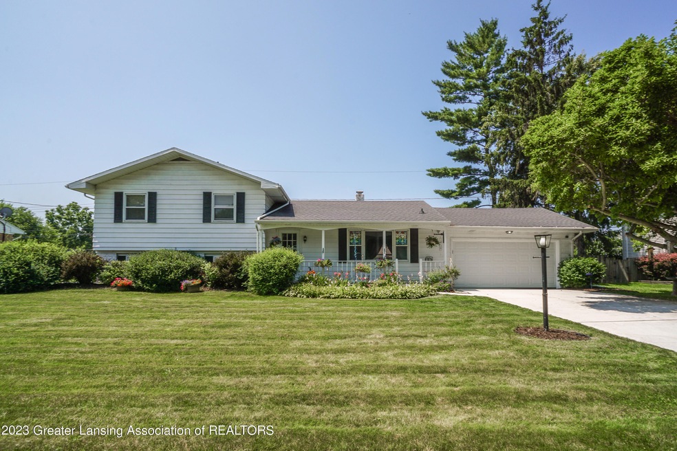 1433 Maycroft Rd, Lansing, MI 48917 - photo 1