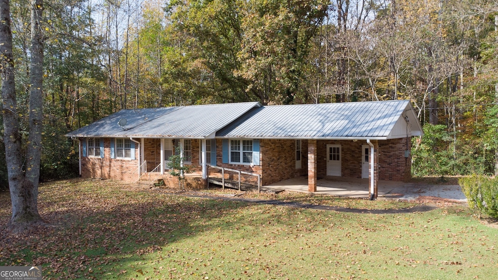 Rare-Inside the City of Dahlonega, walking distanc