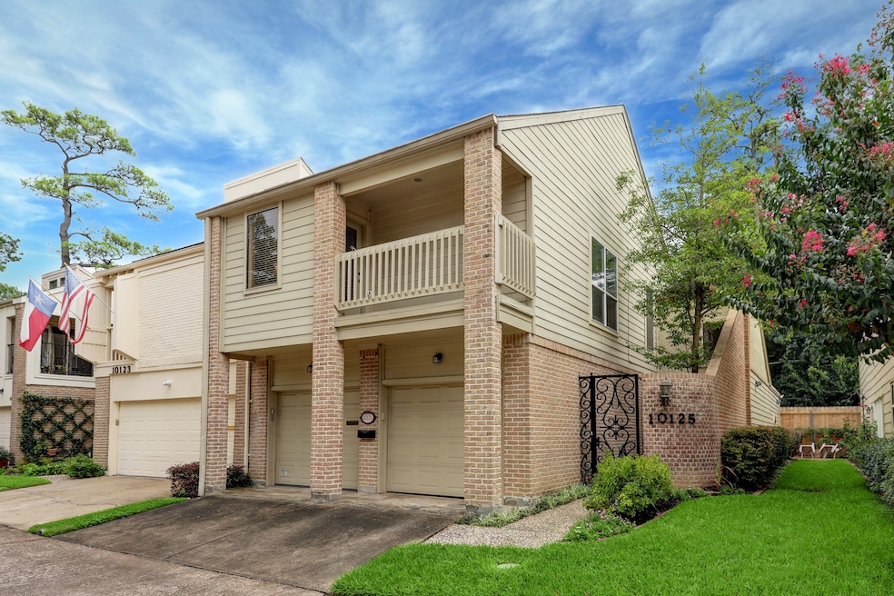 10125 Valley Forge Dr, Houston, TX 77042 - photo 1