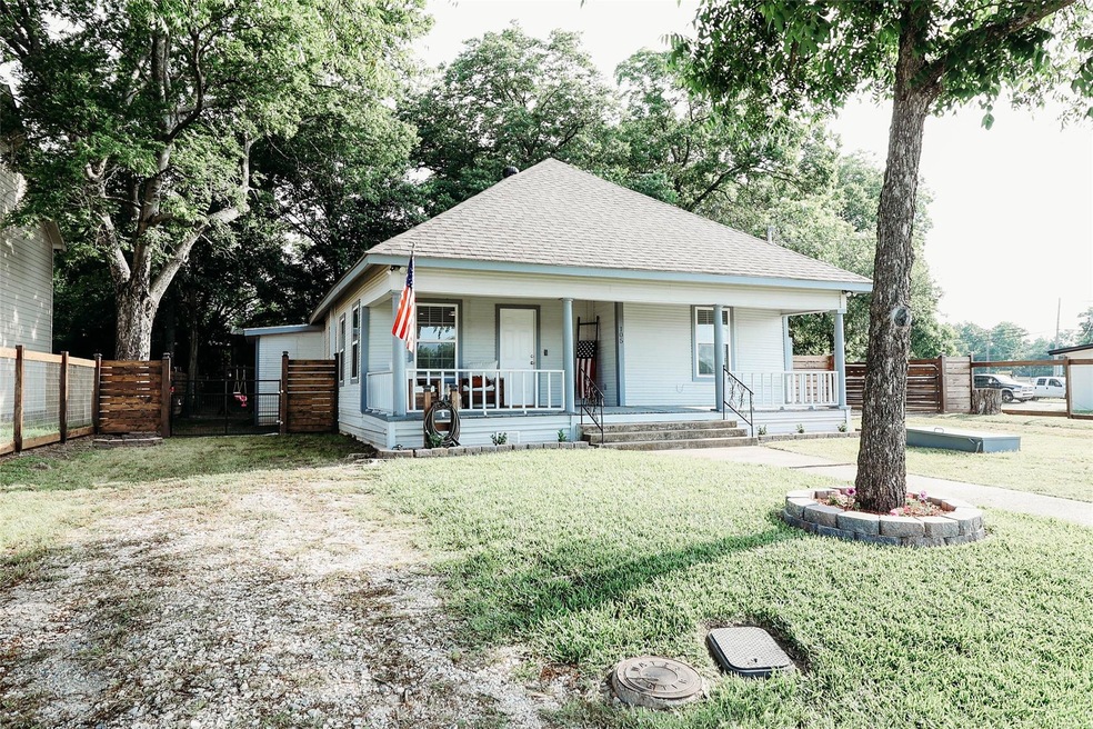 105 E 15th St, Bonham, TX 75418 - photo 1