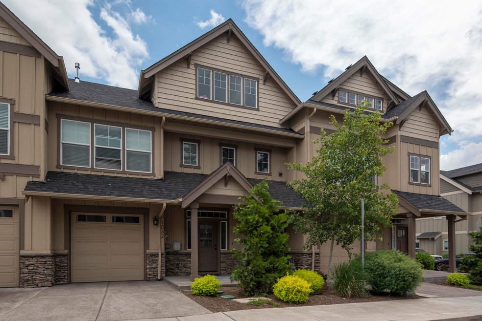 1032 SE Leonel Ln, Bend, OR 97702 - photo 1