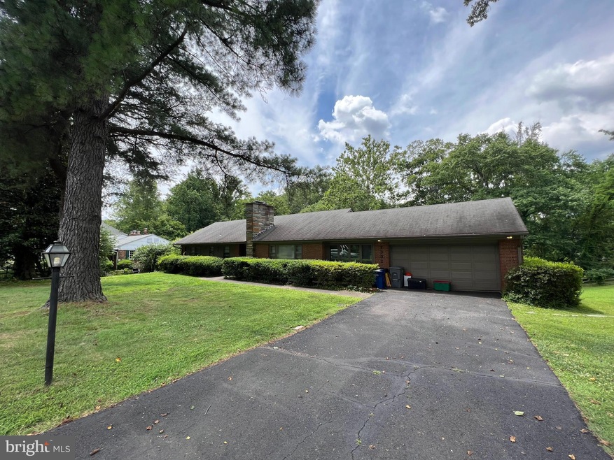 1332 Pine Tree Rd, McLean, VA 22101 - photo 1