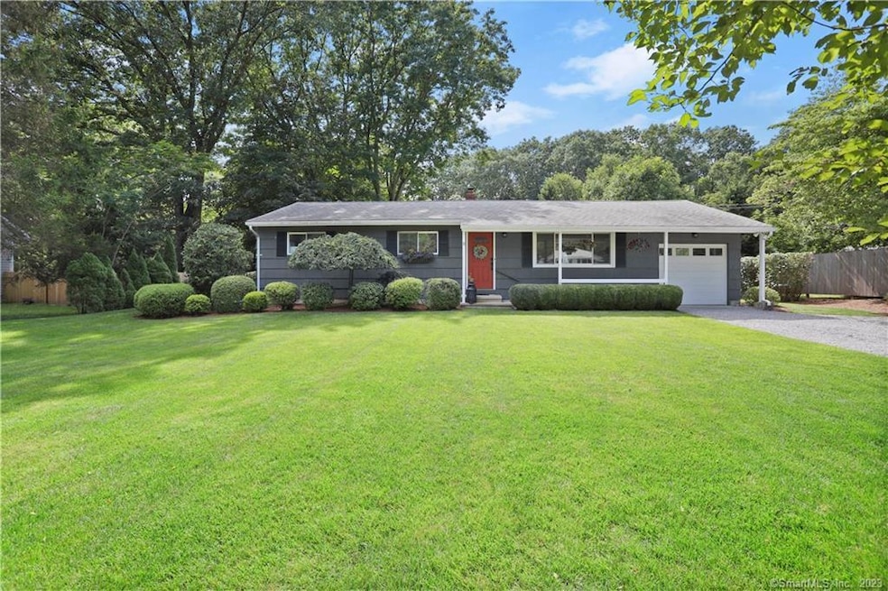 31 Stonecrop Rd, Norwalk, CT 06851 - photo 1