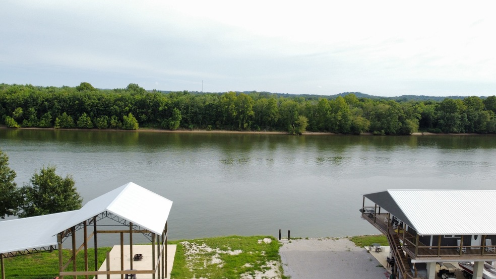 0 Tennessee River unit RTC2772607, Clifton, TN 38425 - photo 1