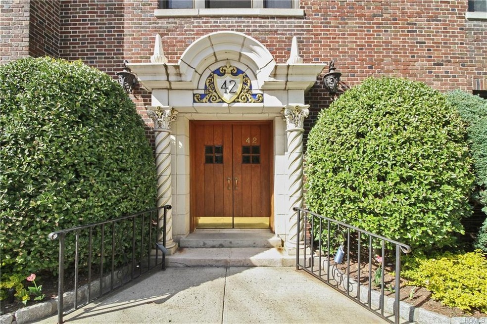 42 Pondfield Rd unit 5C, Bronxville, NY 10708 - photo 1
