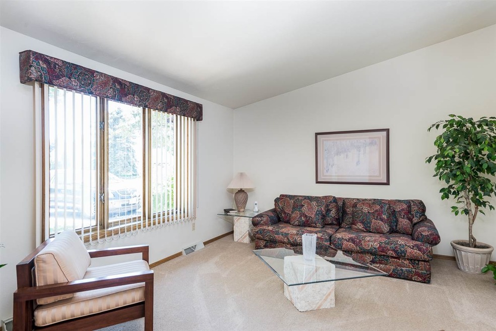 3120 W Seneca Dr, Appleton, WI 54914 - photo 1