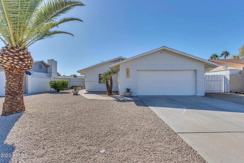 1237 W Mesquite St-2