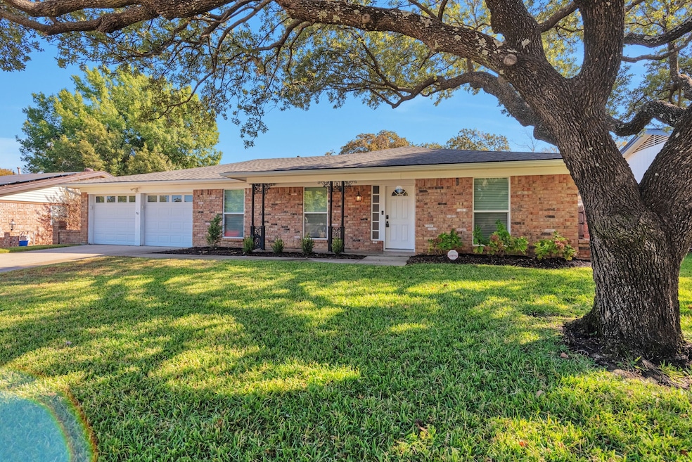 2144 Mountainview Dr, Hurst, TX 76054 - photo 1