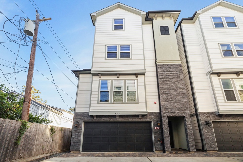 912 Yale St unit D, Houston, TX 77008 - photo 1