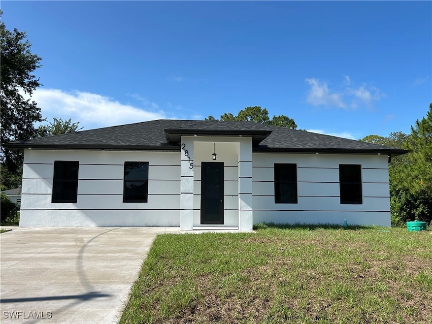 View of front of house featuring a front yard and