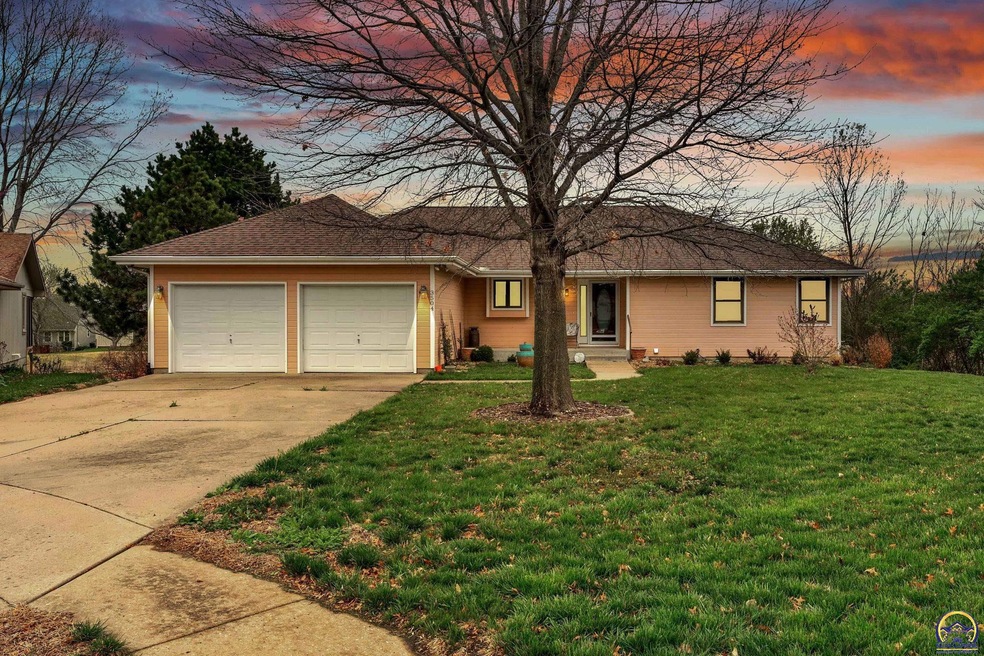 3504 SW Kent Ct, Topeka, KS 66614 - photo 1