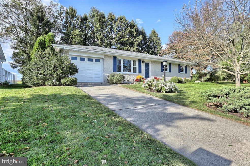 112 Robin Rd, Hershey, PA 17033 - photo 1