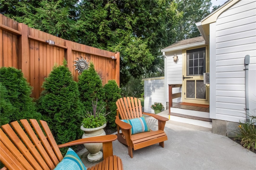 88 Old Post Rd unit 4, Westerly, RI 02891 - photo 1