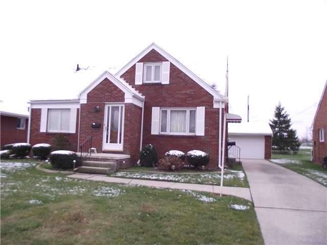 2438 Roseann Dr, Toledo, OH 43611 - photo 1