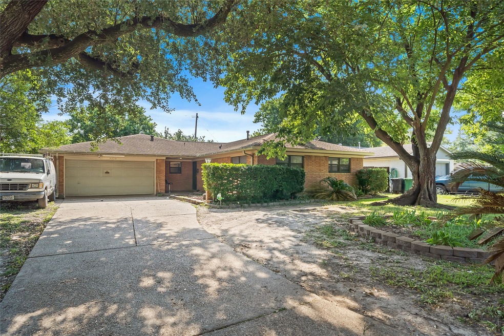 9326 Valwood Ct, Houston, TX 77088 - photo 1