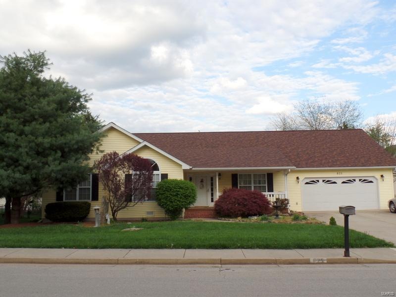 825 Cambridge Dr, Rolla, MO 65401 - photo 1