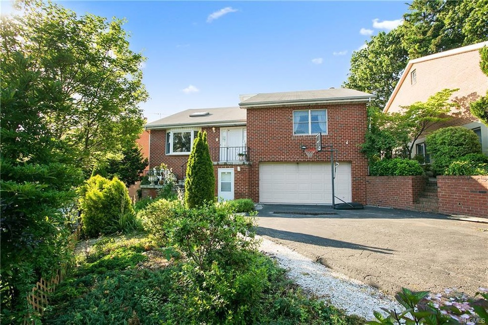 9 Dugan Ln, Yonkers, NY 10710 - photo 1