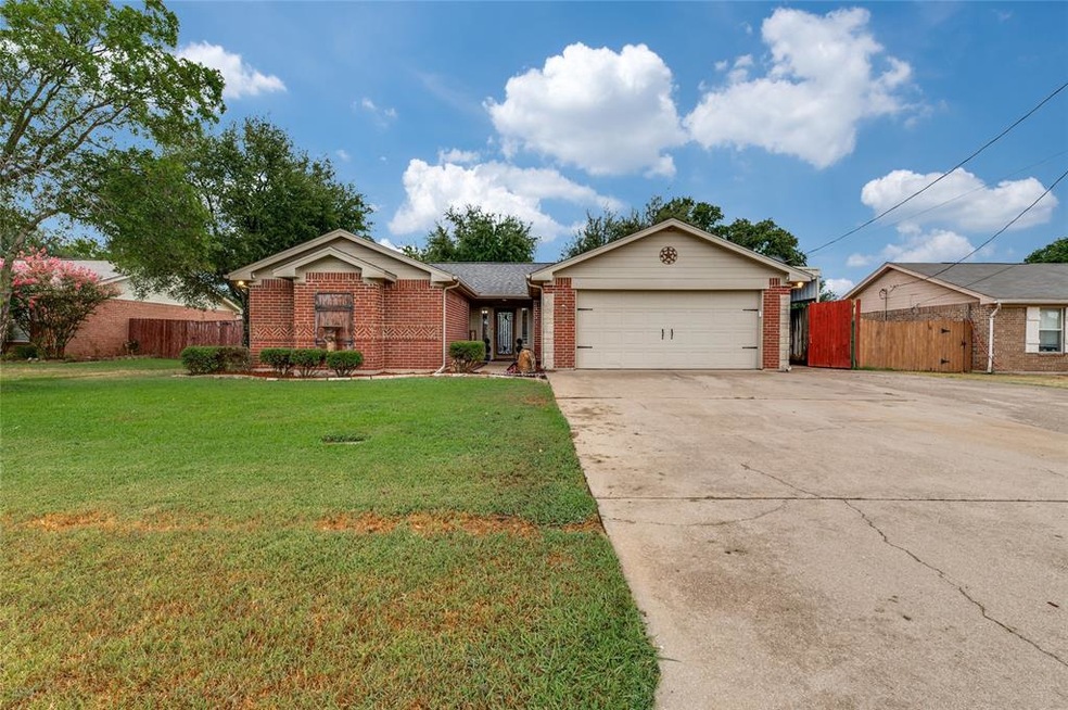 3925 Country Meadows Cir, Granbury, TX 76049 - photo 1