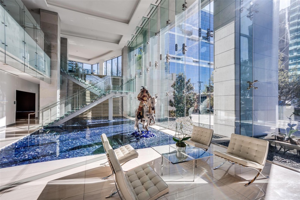 Lobby with 24 hr Concierge