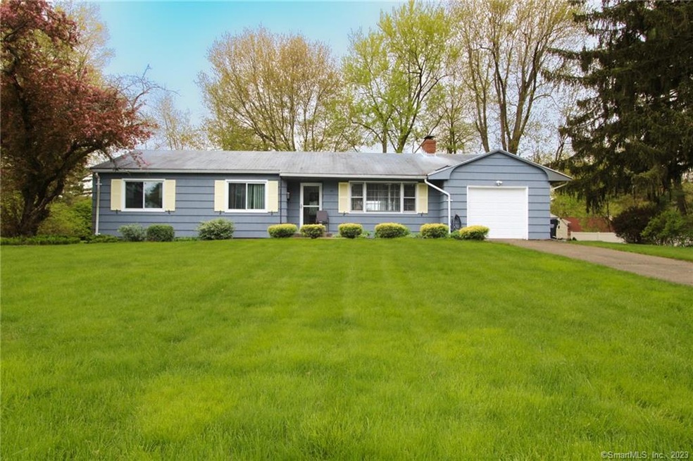 43 Banbury Ln, Bloomfield, CT 06002 - photo 1