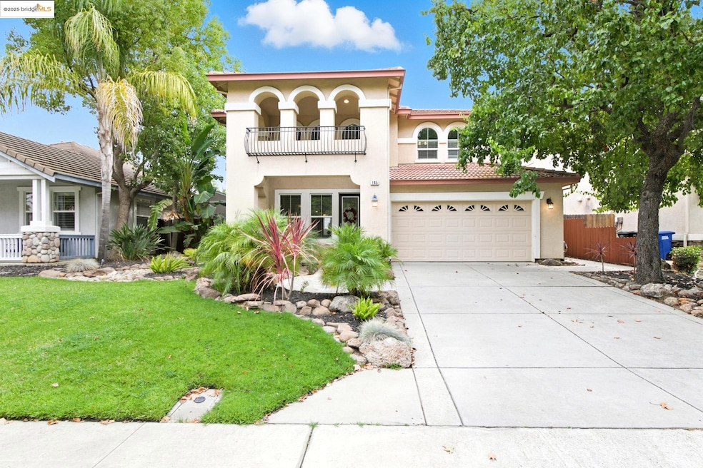 Pending $699,888 • Co-Listing Agent