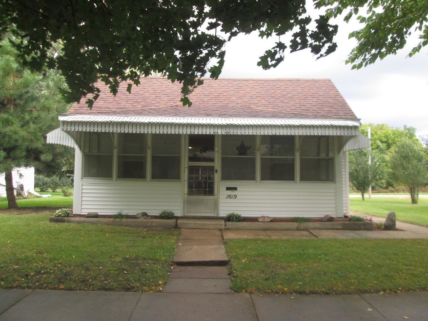 1619 6th St, Front