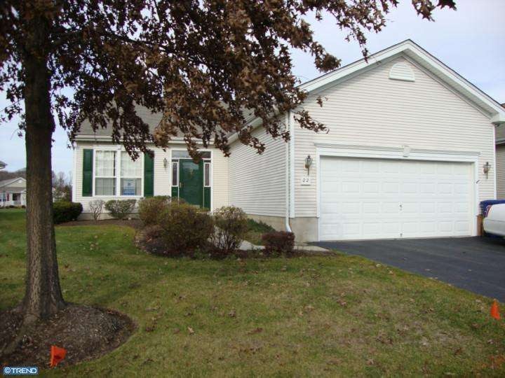 22 Ellington Dr, Columbus, NJ 08022 - photo 1