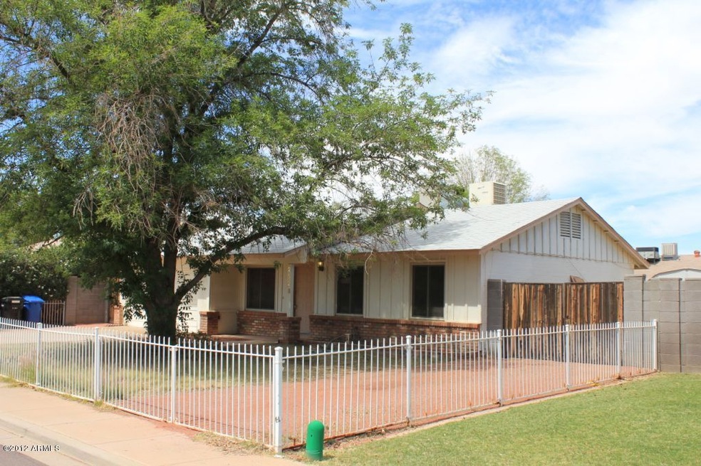 Fenced front yard